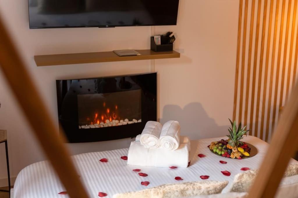 Suite Love Jacuzzi Montevrain Bagian luar foto