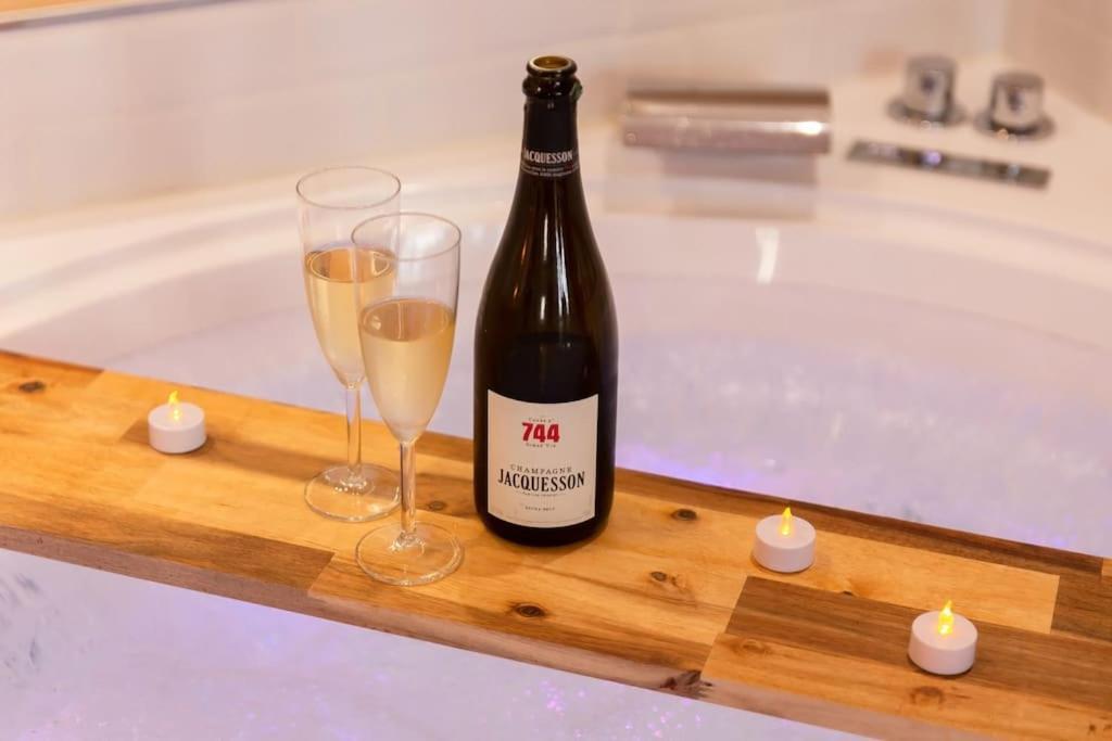 Suite Love Jacuzzi Montevrain Bagian luar foto