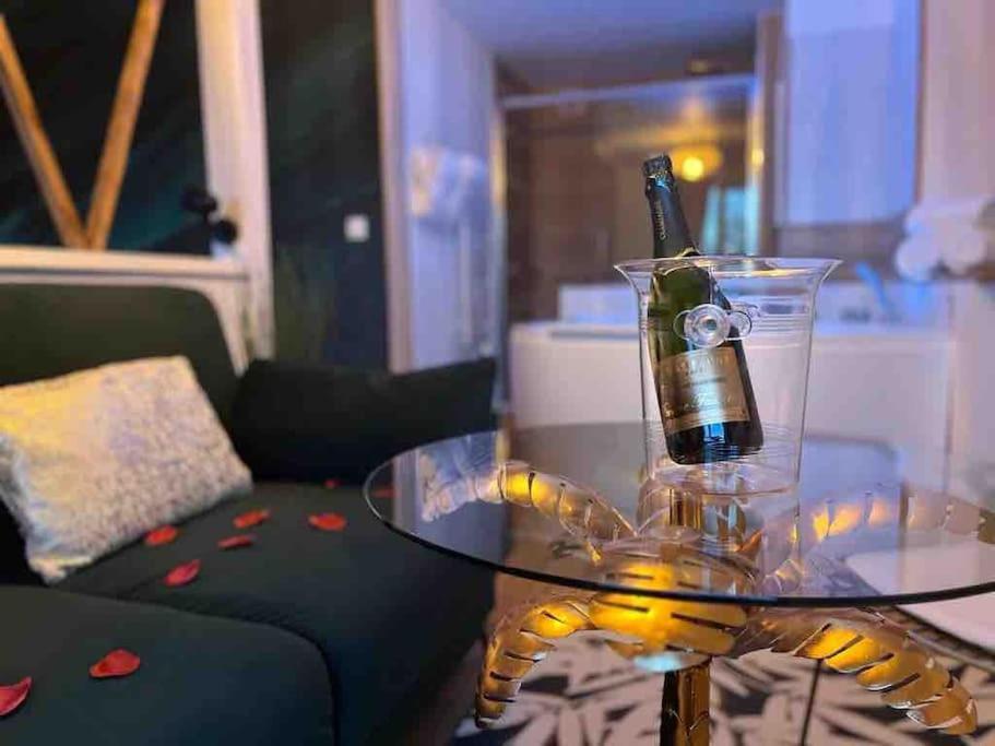 Suite Love Jacuzzi Montevrain Bagian luar foto
