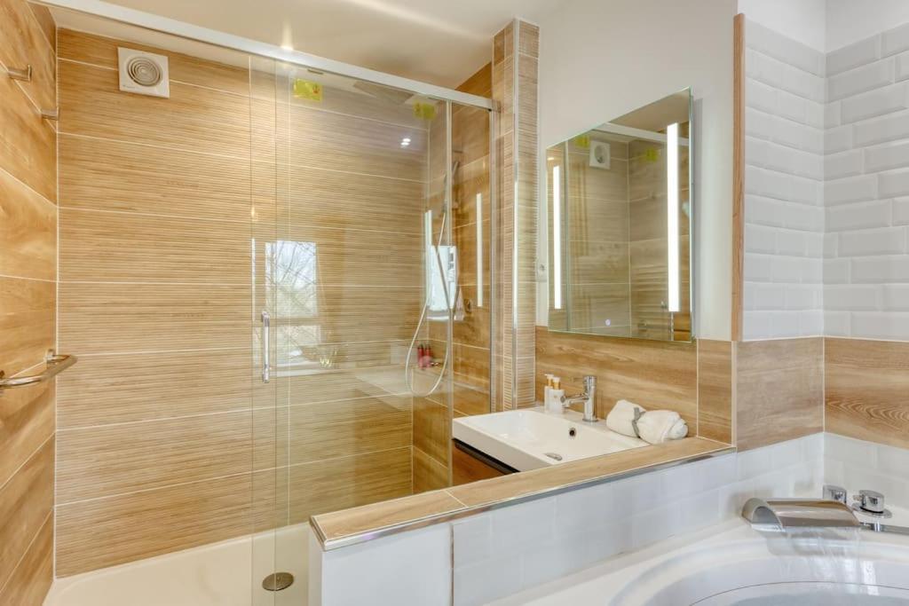 Suite Love Jacuzzi Montevrain Bagian luar foto