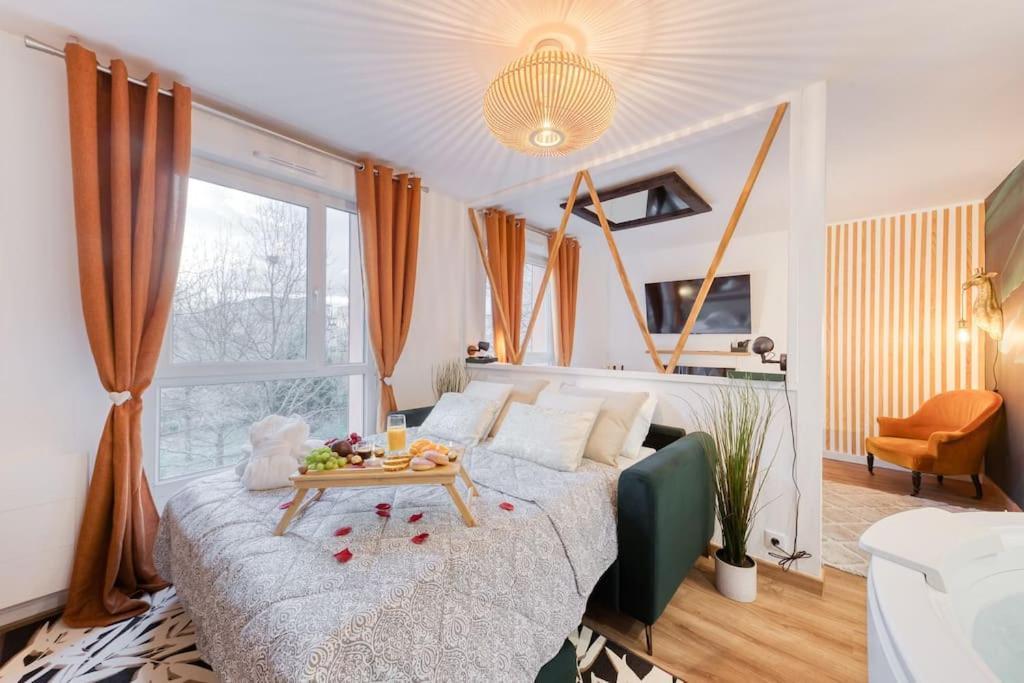 Suite Love Jacuzzi Montevrain Bagian luar foto