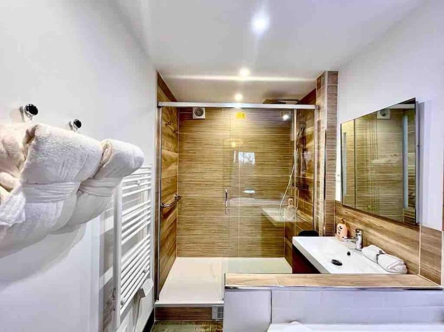 Suite Love Jacuzzi Montevrain Bagian luar foto