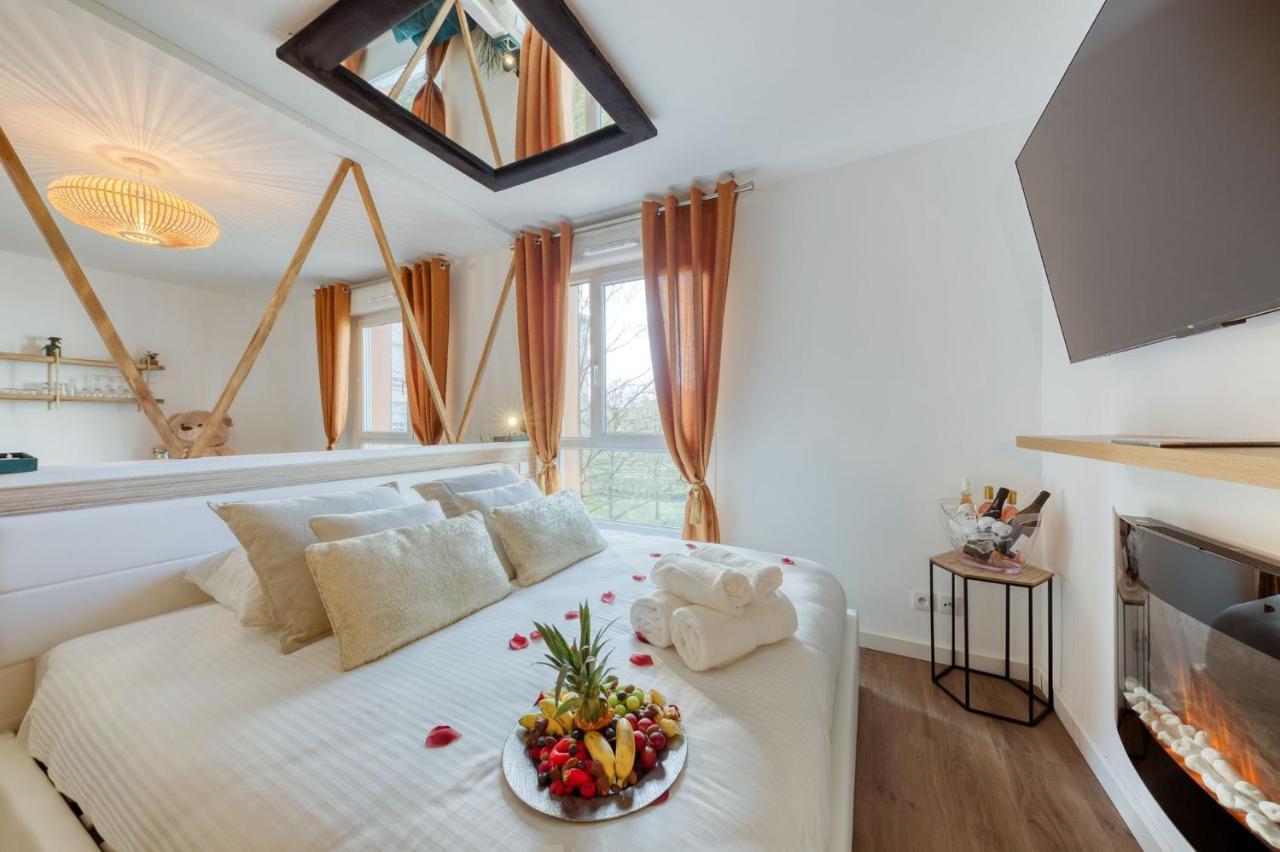 Suite Love Jacuzzi Montevrain Bagian luar foto