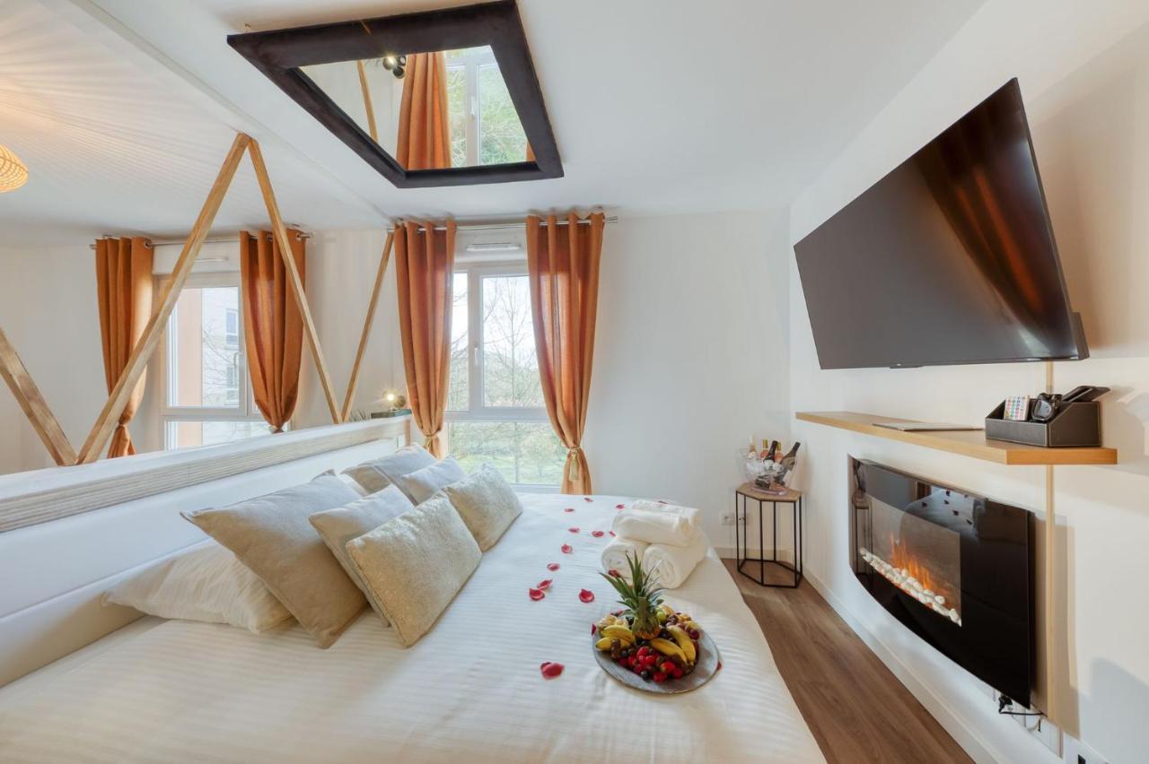 Suite Love Jacuzzi Montevrain Bagian luar foto